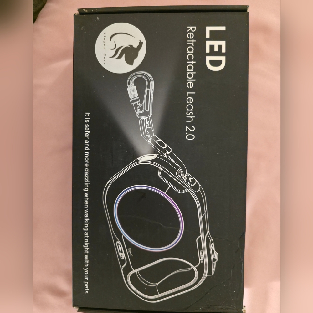LED Retractable Leash 2.0 - White/Black